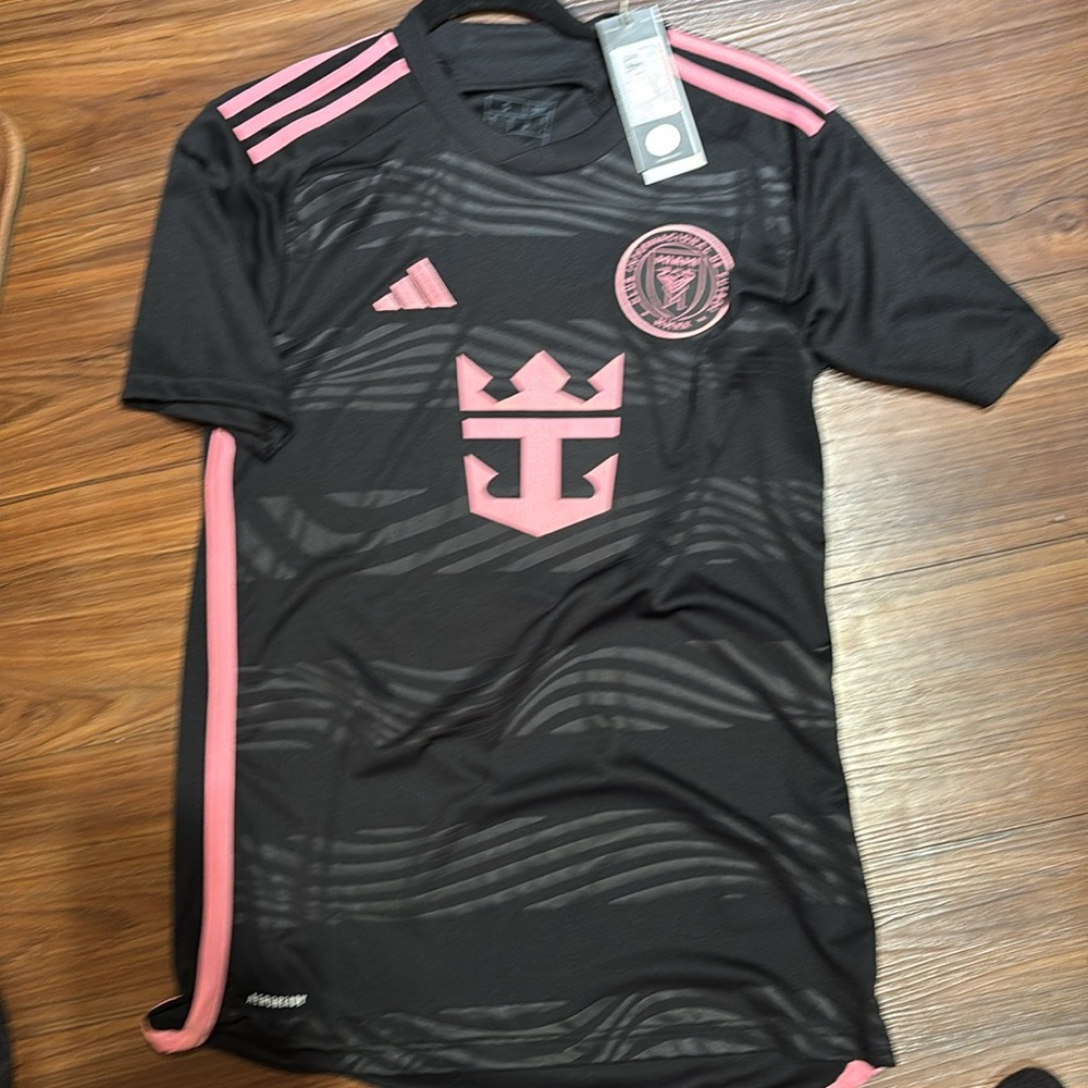 Adidas women’s Messi t- shirt new with tags size small